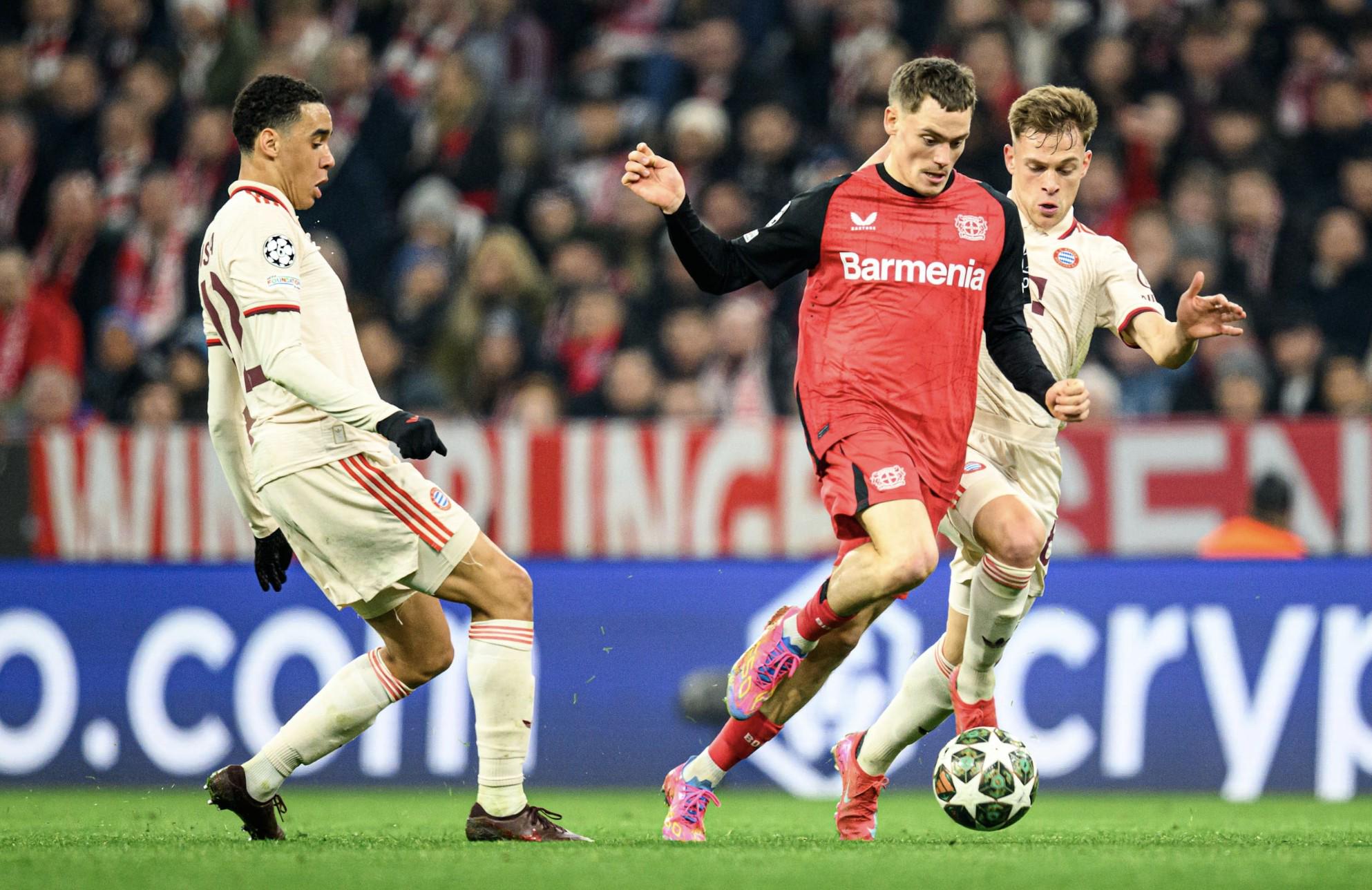 胜同曦更衣室 邱彪克里斯通道迎接全队