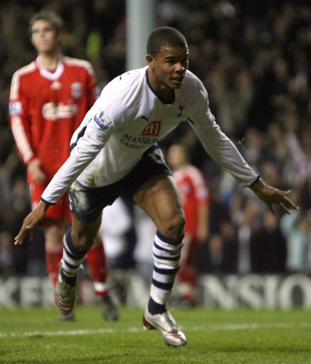 维尼修斯不满皇马队友！向阿隆索抱怨：都想带球 球迷却嘘我